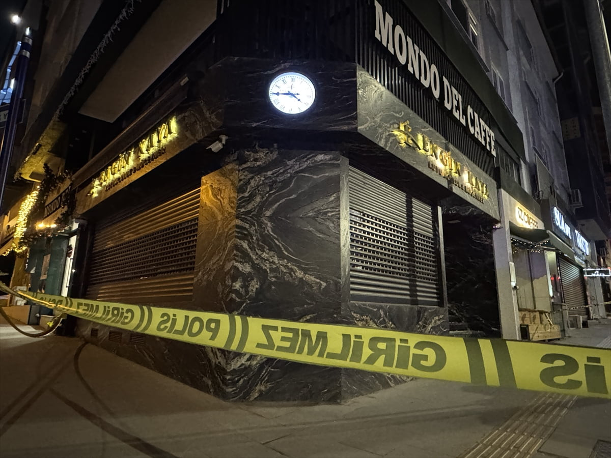 Bilecik'te, bir kuyumcu dükkanını soydukları iddia edilen zanlıların yakalanması için çalışma...