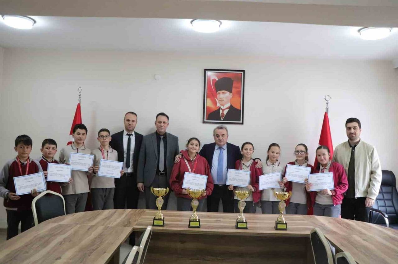 BİLECİK'TE ORYANTİRİNG ŞAMPİYONLARINA ÖDÜL