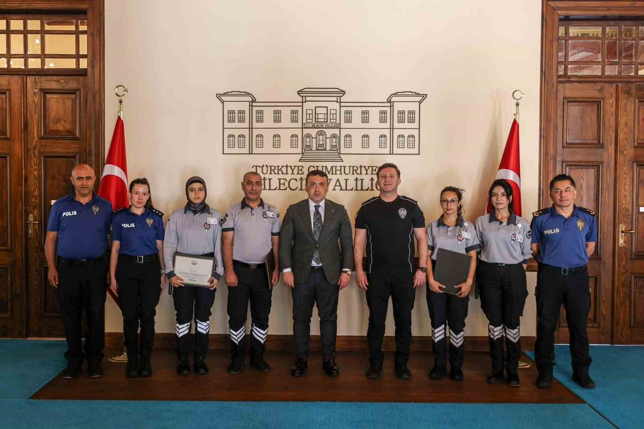 BİLECİK'TE ÖZEL GÜVENLİK PERSONELLERİNE BAŞARI BELGESİ VERİLDİ.