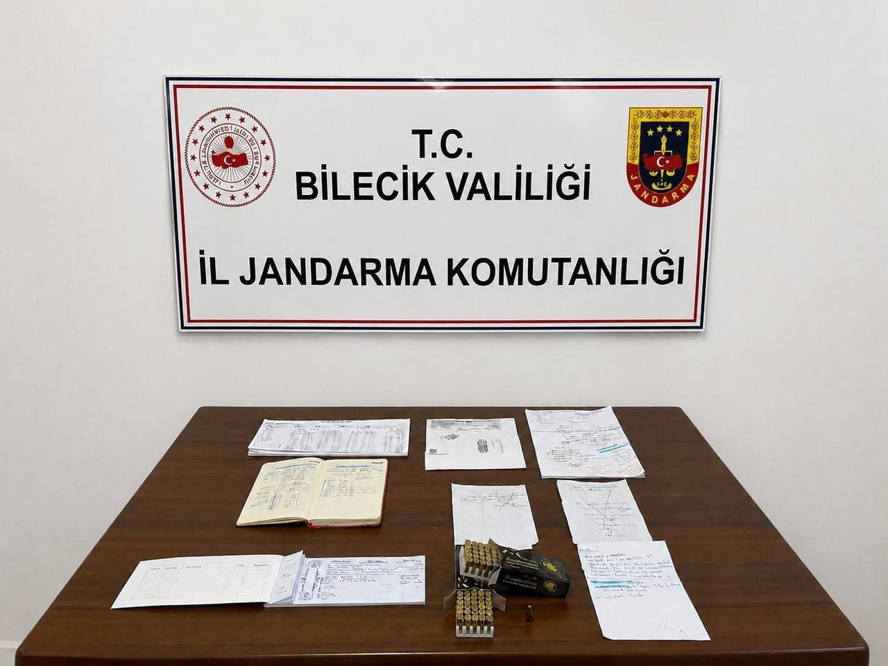 BİLECİK'TE TEFECİLİK OPERASYONU, ÇOK SAYIDA YAPRAK SENET KARNESİ ELE GEÇİRİLDİ