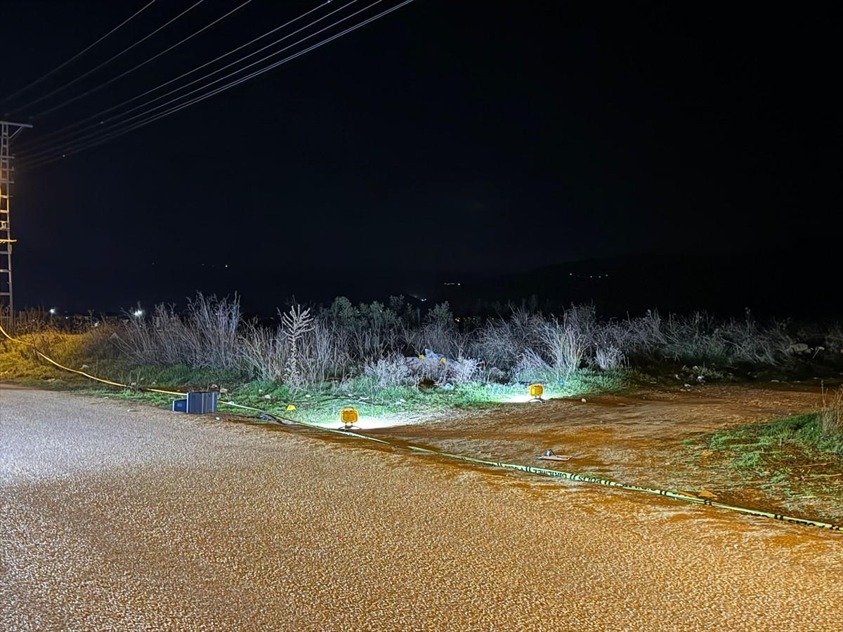 Bilecik'te yol kenarında karnından bıçaklanmış, yabancı uyruklu bir erkek cesedi bulundu. İhbar...