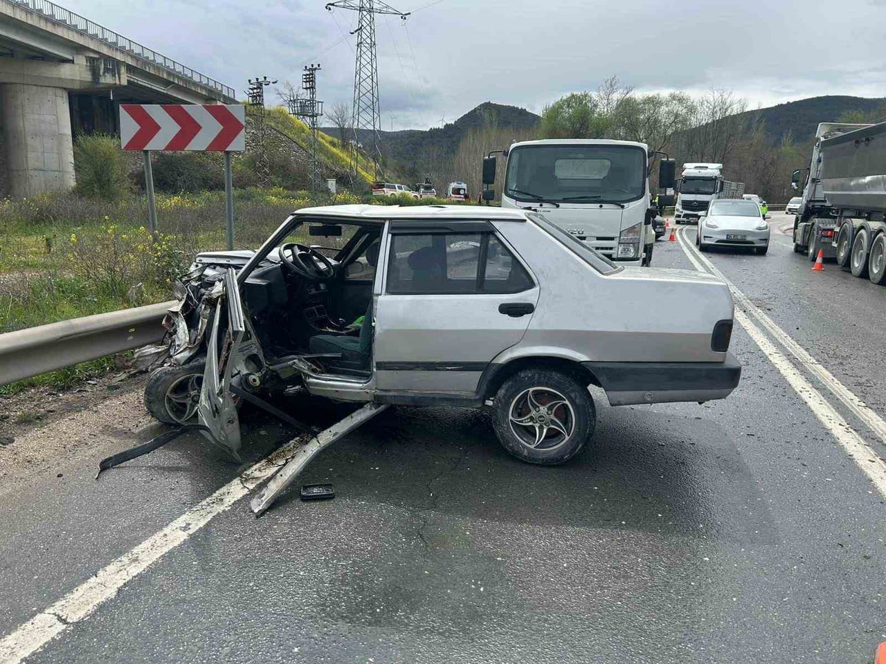 BİLECİK'TE ZİNCİRLEME TRAFİK KAZASI; 4 YARALI