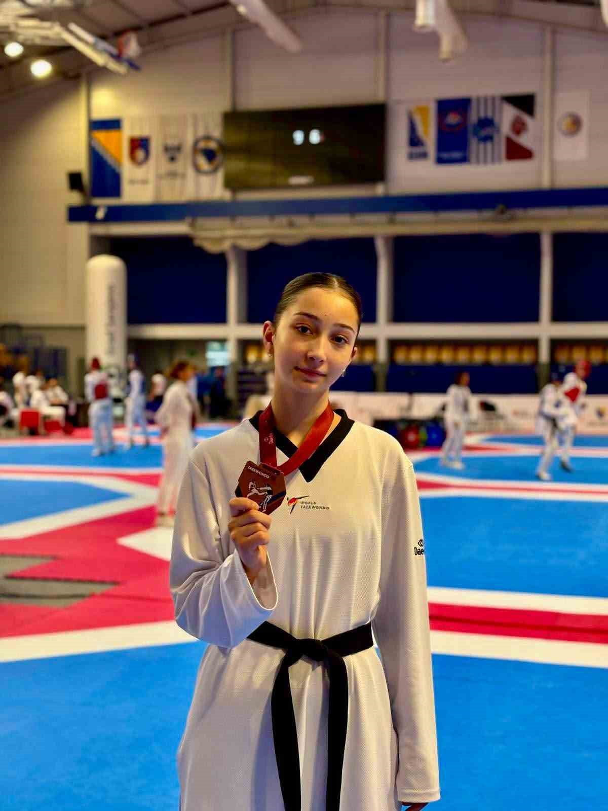 BİLECİKLİ SPORCU AVRUPA ÜÇÜNCÜSÜ OLDU BİLECİKLİ SPORCU NESLİŞAH ENÇOK