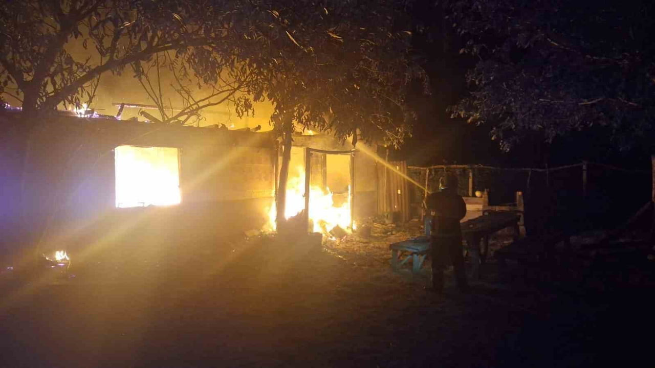 BİLECİK’TE BAHÇE FIRININDAKİ ATEŞ BAĞ EVİNE SIÇRADI