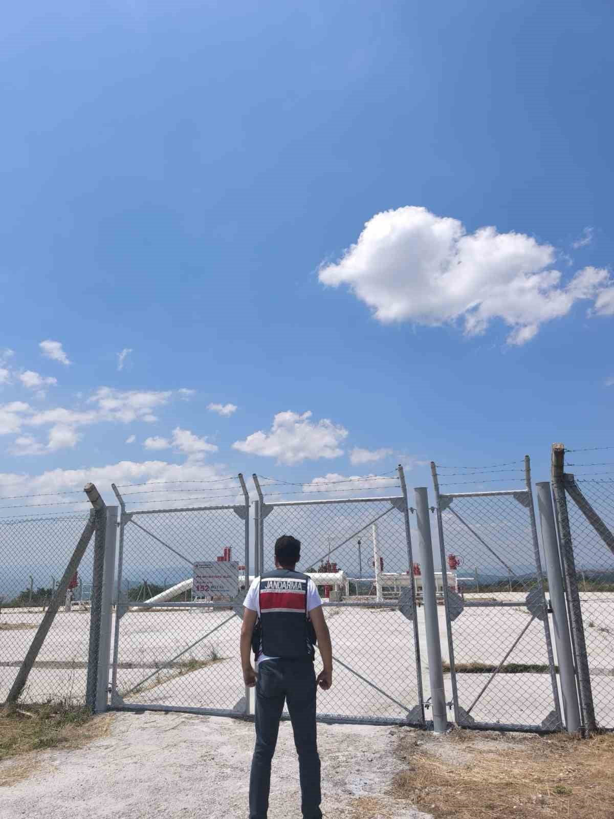 BİLECİK’TE BORU HATTI GÜZERGÂHINDA SABOTAJ VE İZİNSİZ KAZIYA KARŞI DEVRİYE