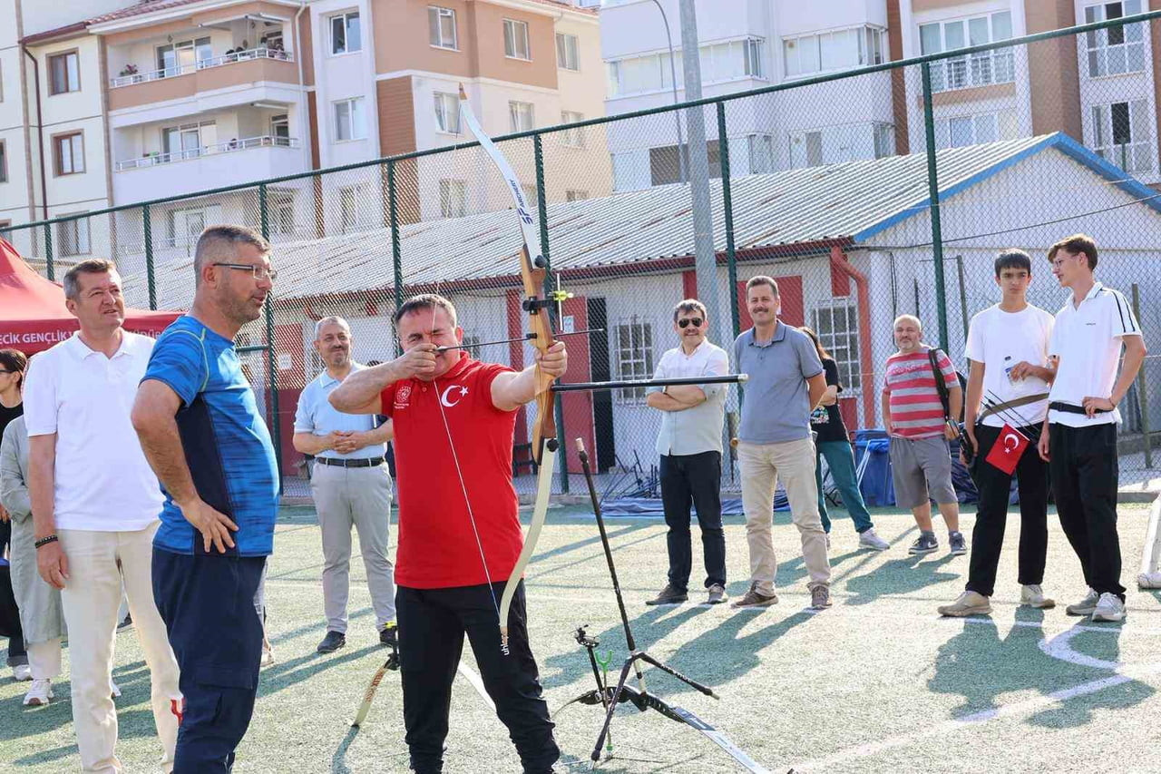 BİLECİK’TE GSB YAZ SPOR OKULLARI COŞKUYLA AÇILDI