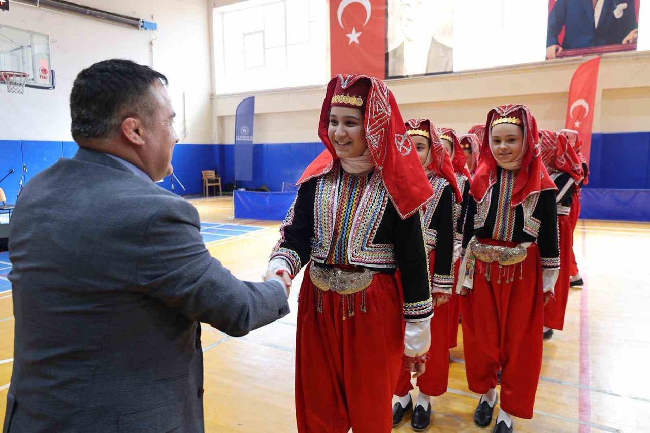 BİLECİK’TE HALK OYUNLARI FİNALİ SONA ERDİ