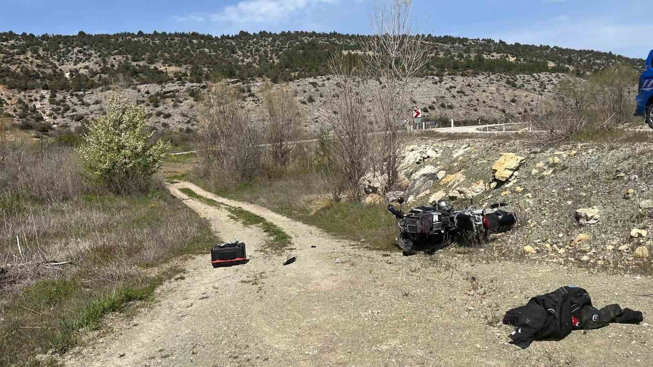 BİLECİK’TE MOTOSİKLET TARLAYA UÇTU: 1 YARALI