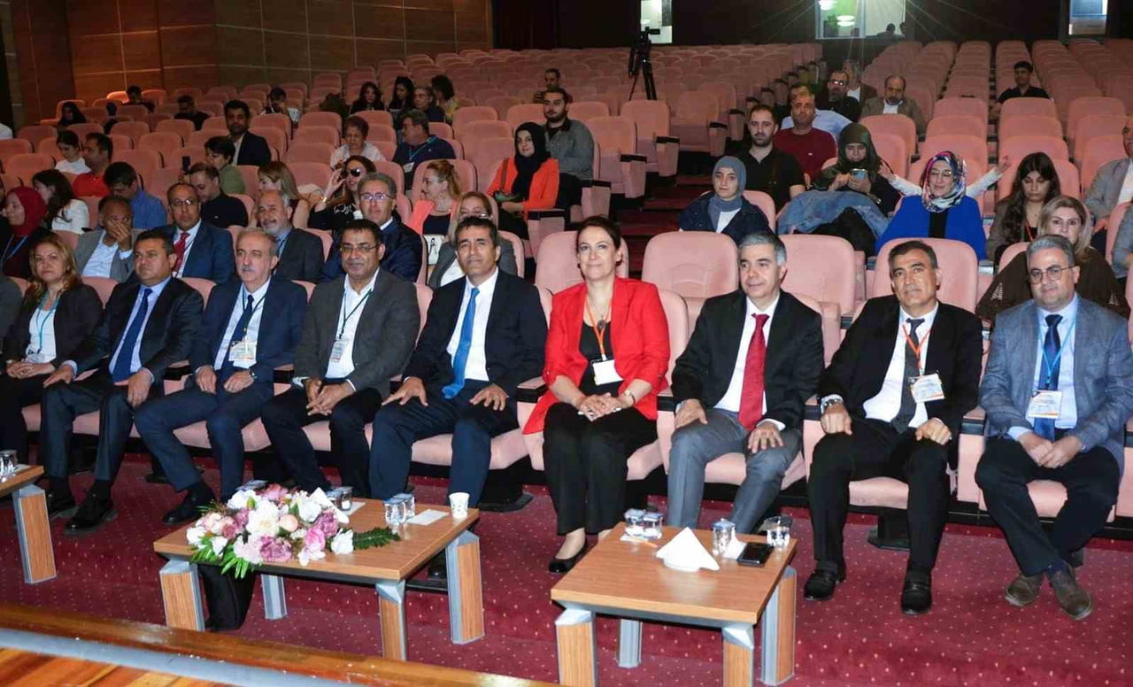 BİLİM, EĞİTİM VE ÜNİVERSİTE-SANAYİ İŞ BİRLİĞİNİ AYNI ÇATI ALTINDA BULUŞTURAN 4. ULUSLARARASI...