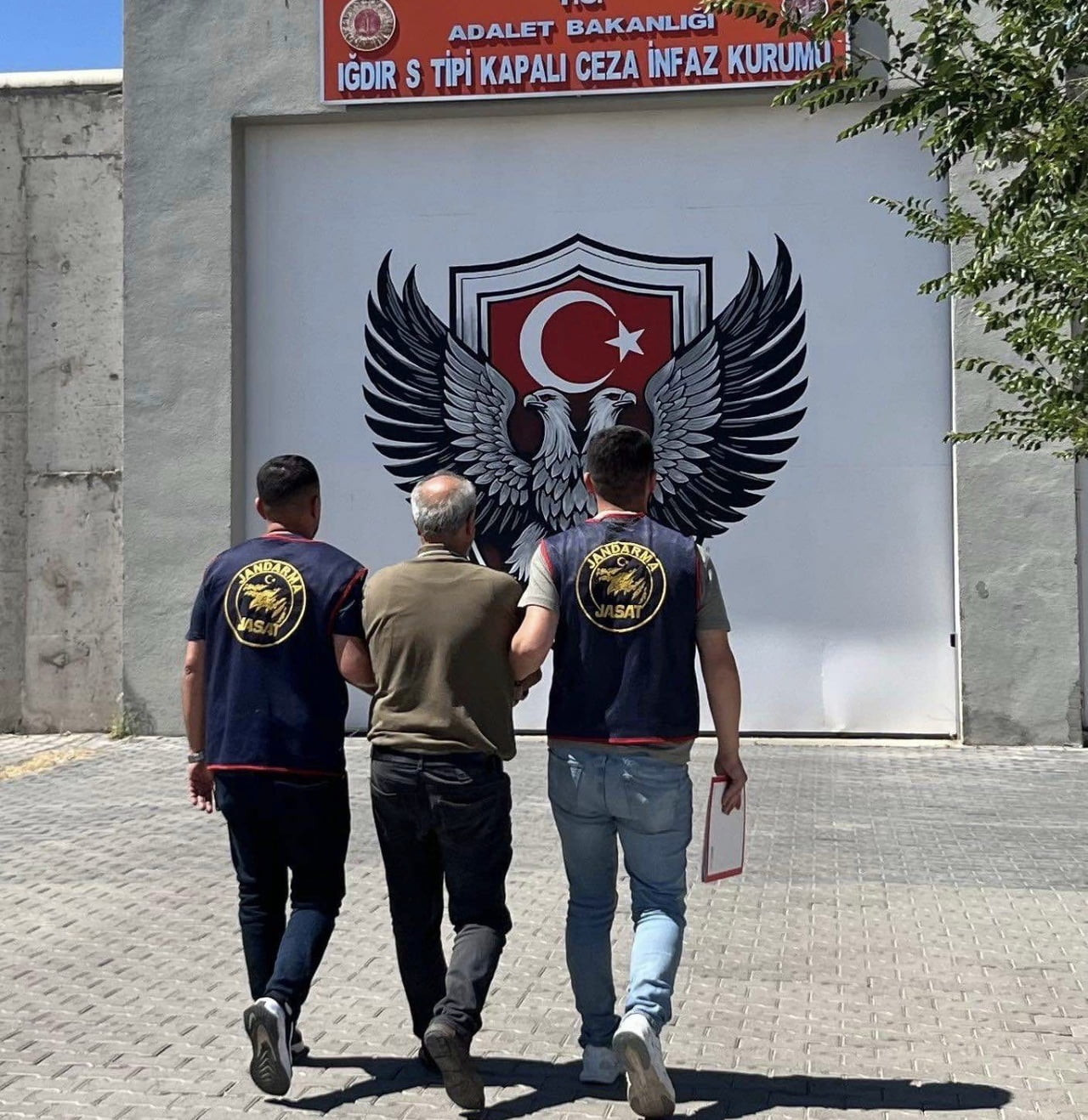 BİLİŞİM YOLUYLA HIRSIZLIK SUÇUNDAN ARANAN HÜKÜMLÜ YAKALANDI