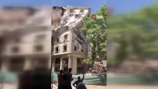Binanın aniden çöktüğü anlar korku filmlerini aratmadı: O anlar kamerada