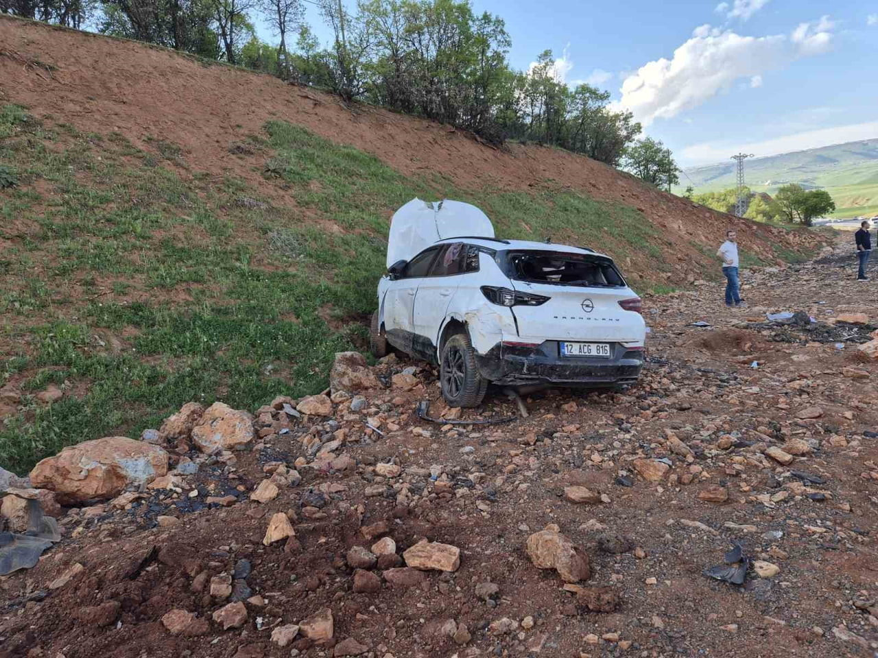 BİNGÖL-MUŞ KARAYOLUNDA TRAFİK KAZASI: 6 YARALI