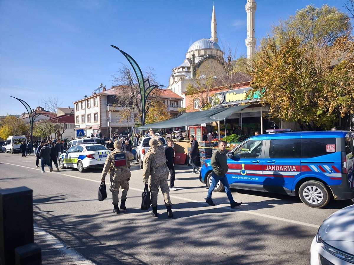 Bingöl Valiliğince, Solhan ilçesinde polise silah doğrultarak kaçan ve bu sırada hedef gözeterek...