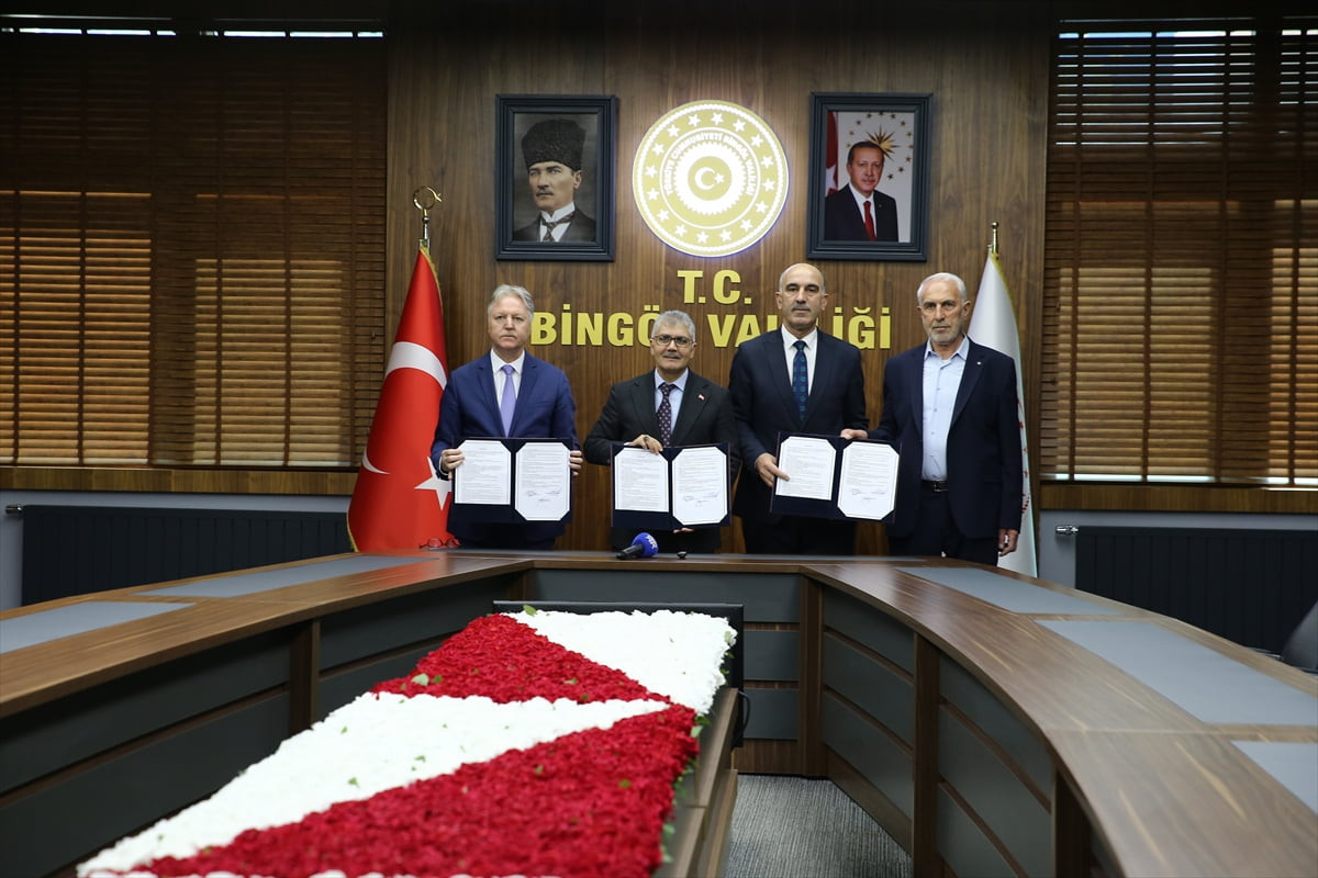 Bingöl'de hayırsever iş insanı Orhan Günerigök tarafından 4 derslikli anaokulu inşa ettirilecek....