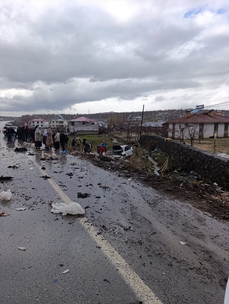  Bingöl'de otomobilin devrilmesi sonucu 7 kişi yaralandı.