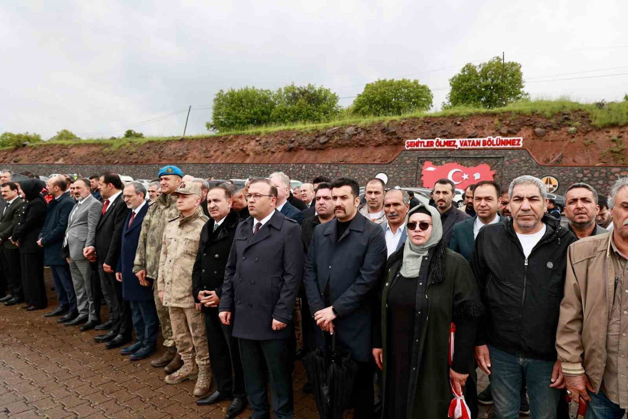 BİNGÖL’DE 24 MAYIS 1993’TE BÖLÜCÜ TERÖR ÖRGÜTÜ PKK TARAFINDAN ŞEHİT EDİLEN SİLAHSIZ VE SİVİL 33...