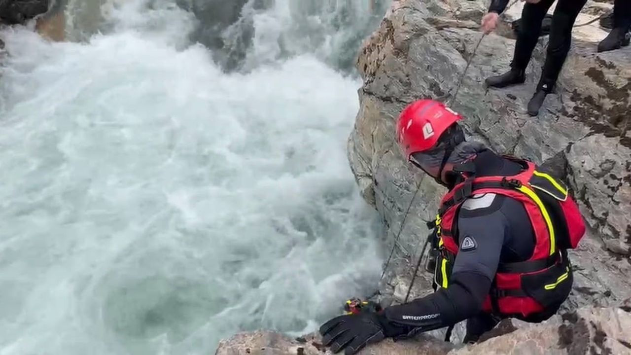 Bingöl'de akıntıya kapılarak kaybolan şahsı arama çalışmaları sürüyor