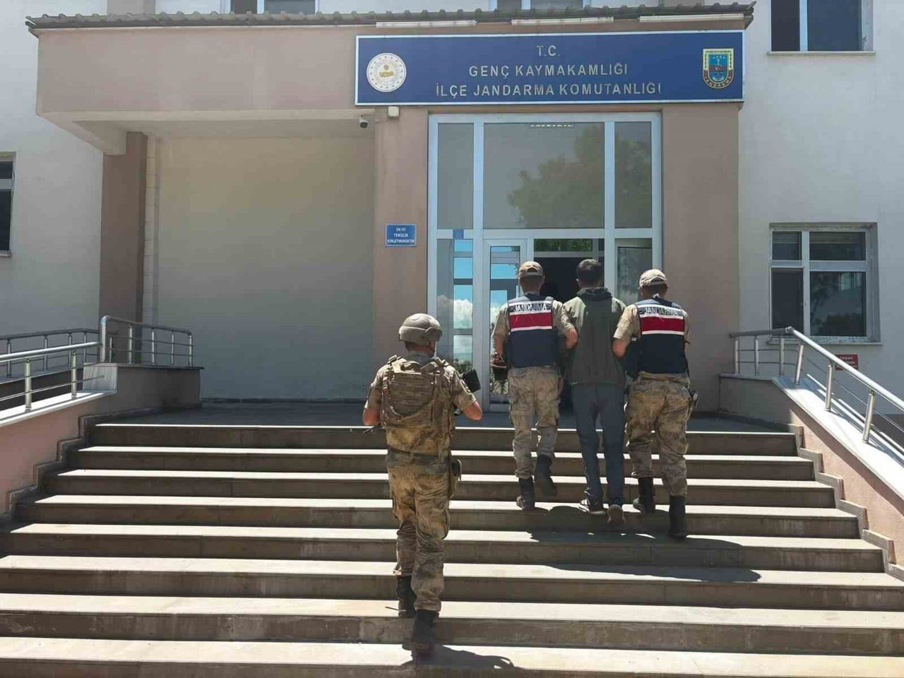 BİNGÖL’DE JANDARMADAN HUZUR VE GÜVEN UYGULAMASI: 4 TUTUKLAMA