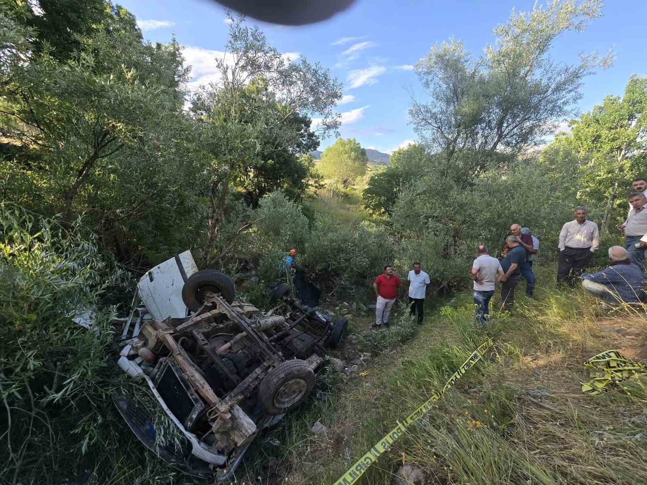 BİNGÖL’DE PİKABIN UÇURUMA YUVARLANMASI SONUCU MEYDANA GELEN TRAFİK KAZASINDA 3 KİŞİ HAYATINI...