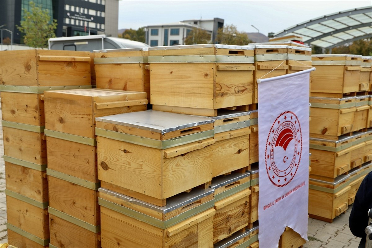 Bingöl’de Tarım ve Orman İl Müdürlüğü tarafından yürütülen “Bingöl Organik Bal Yesin” projesi...