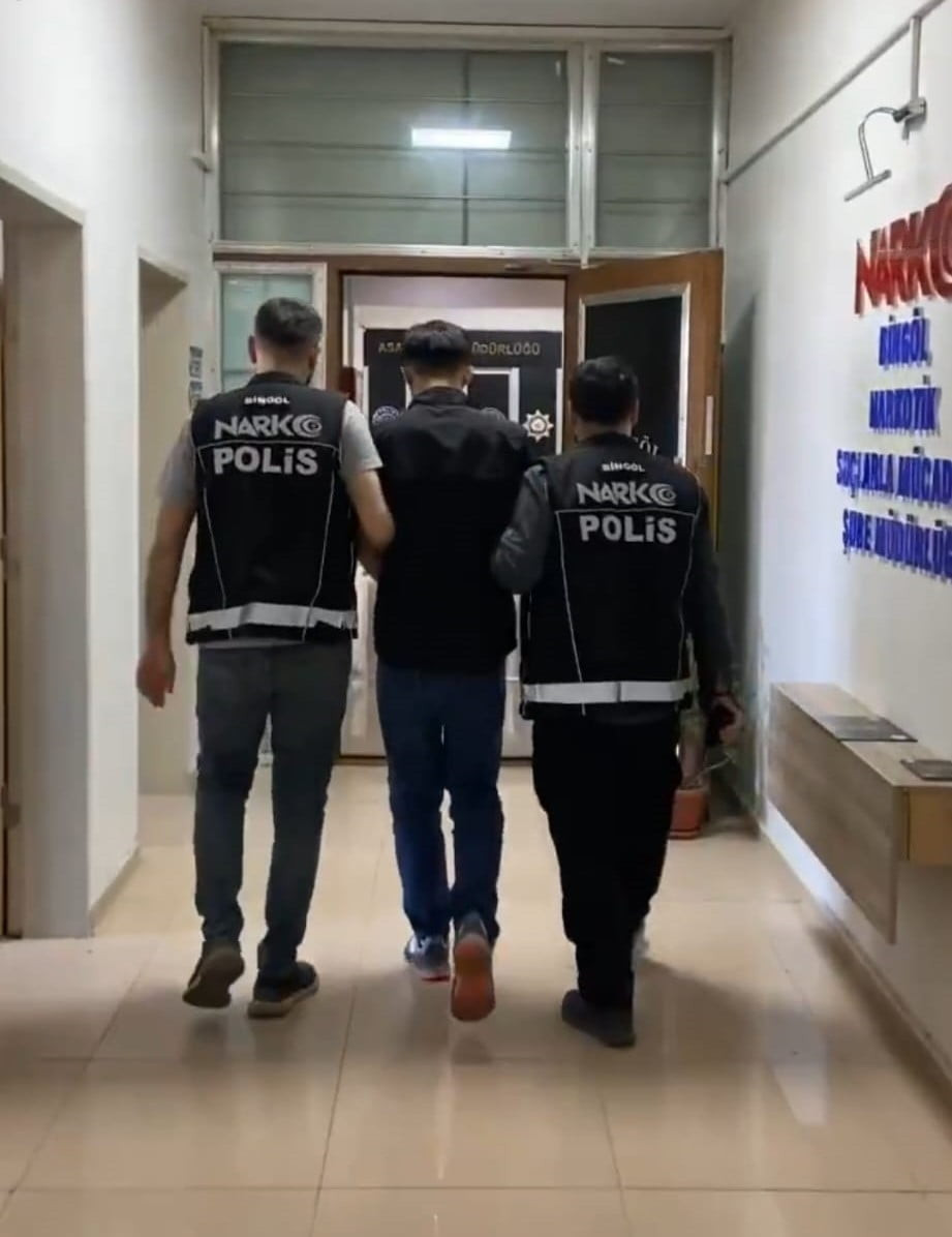 BİNGÖL’DE UYUŞTURUCUYLA MÜCADELE KAPSAMINDA POLİS EKİPLERİ TARAFINDAN YAPILAN ÇALIŞMADA YAKALANAN...