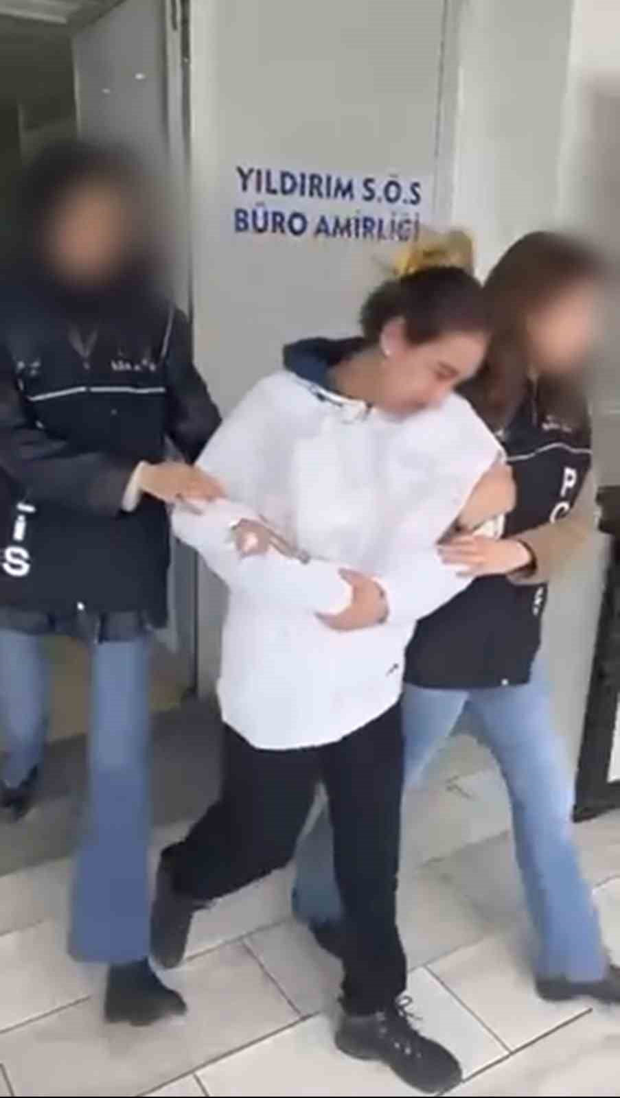 BİR ASIRDAN FAZLA HAPİS CEZASI İLE ARANIYORDU, BURSA POLİSİNDEN KAÇAMADI