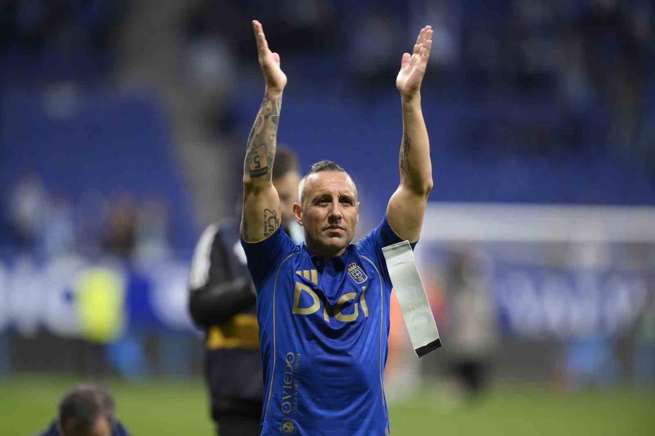 BİR DÖNEM ARSENAL VE VİLLAREAL FORMALARI DA GİYEN İSPANYOL FUTBOLCU SANTİ CAZORLA, PROFESYONEL...