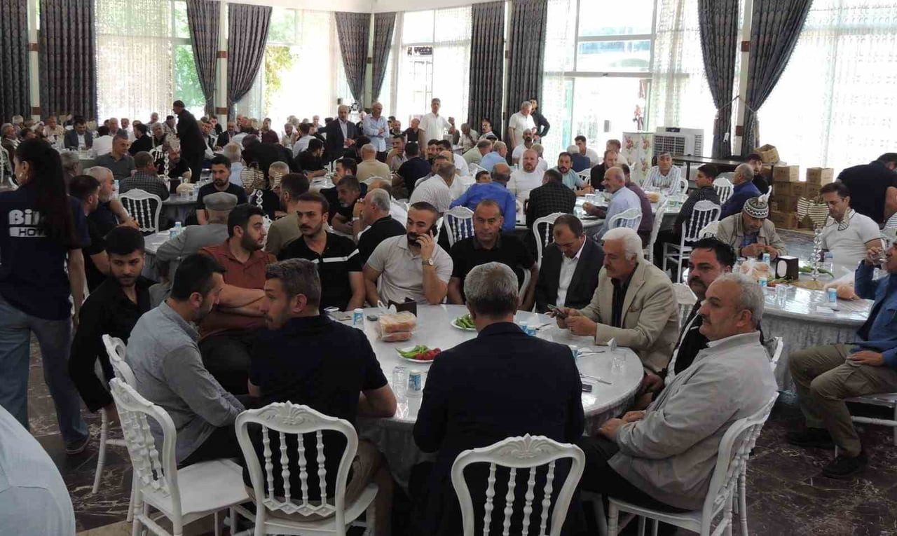 BİR DÜĞÜN SALONUNDA DÜZENLENEN BARIŞ PROGRAMINDA OKUNAN KUR'AN-I KERİM VE YAPILAN DUANIN ARDINDAN...