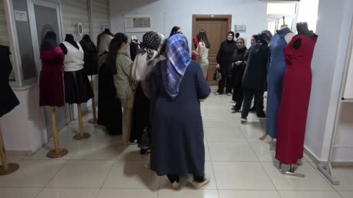 Bir kadının iğnesinden dökülen zarafet... Hem 30 yıllık emeklerini sergiledi hem de hayali olan...