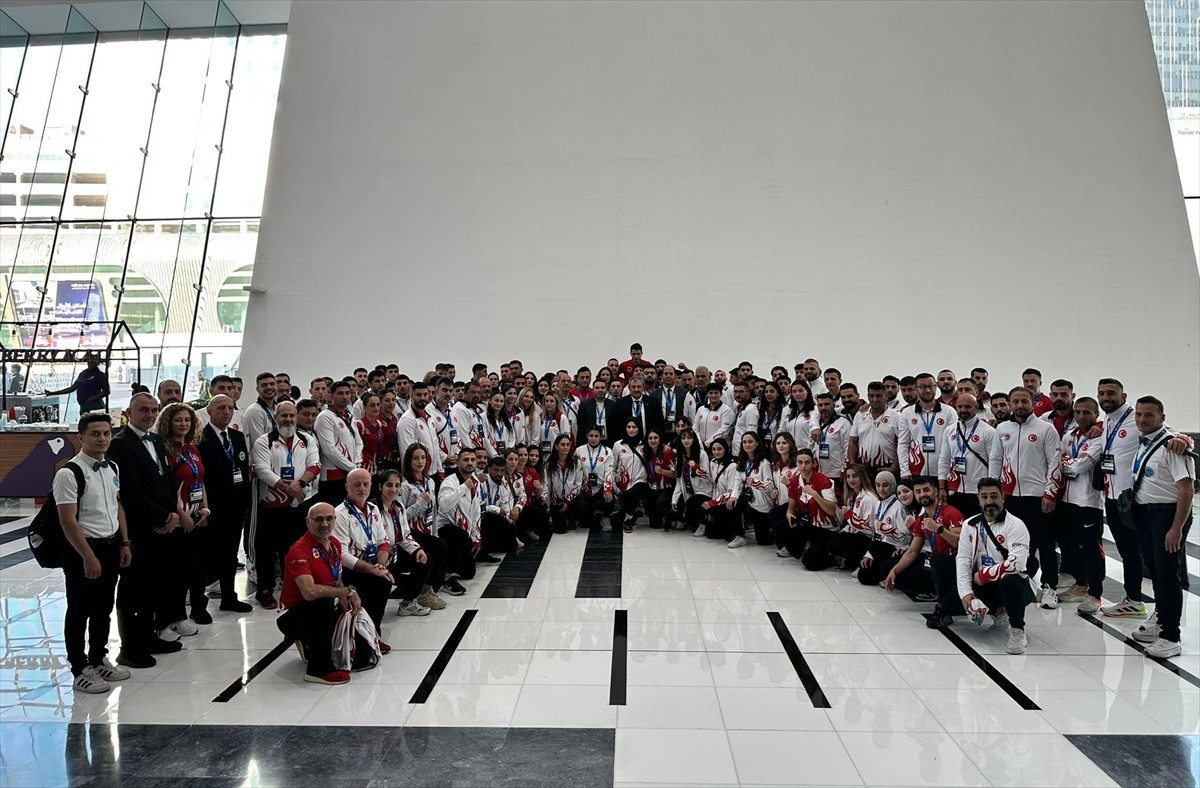 Birleşik Arap Emirlikleri'nde düzenlenen Dünya Büyükler Kick Boks Şampiyonası'nda Türk sporcular 7...