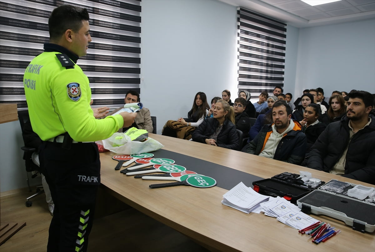 Bitlis Emniyet Müdürlüğü Trafik Tescil ve Denetleme Şubesi ekipleri, geçen yıl düzenledikleri...