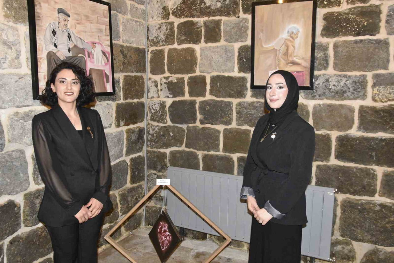 BİTLİS EREN ÜNİVERSİTESİ (BEÜ) GÜZEL SANATLAR FAKÜLTESİ RESİM BÖLÜMÜ ÖĞRENCİLERİ REMZİYE ÖĞRÜ VE...