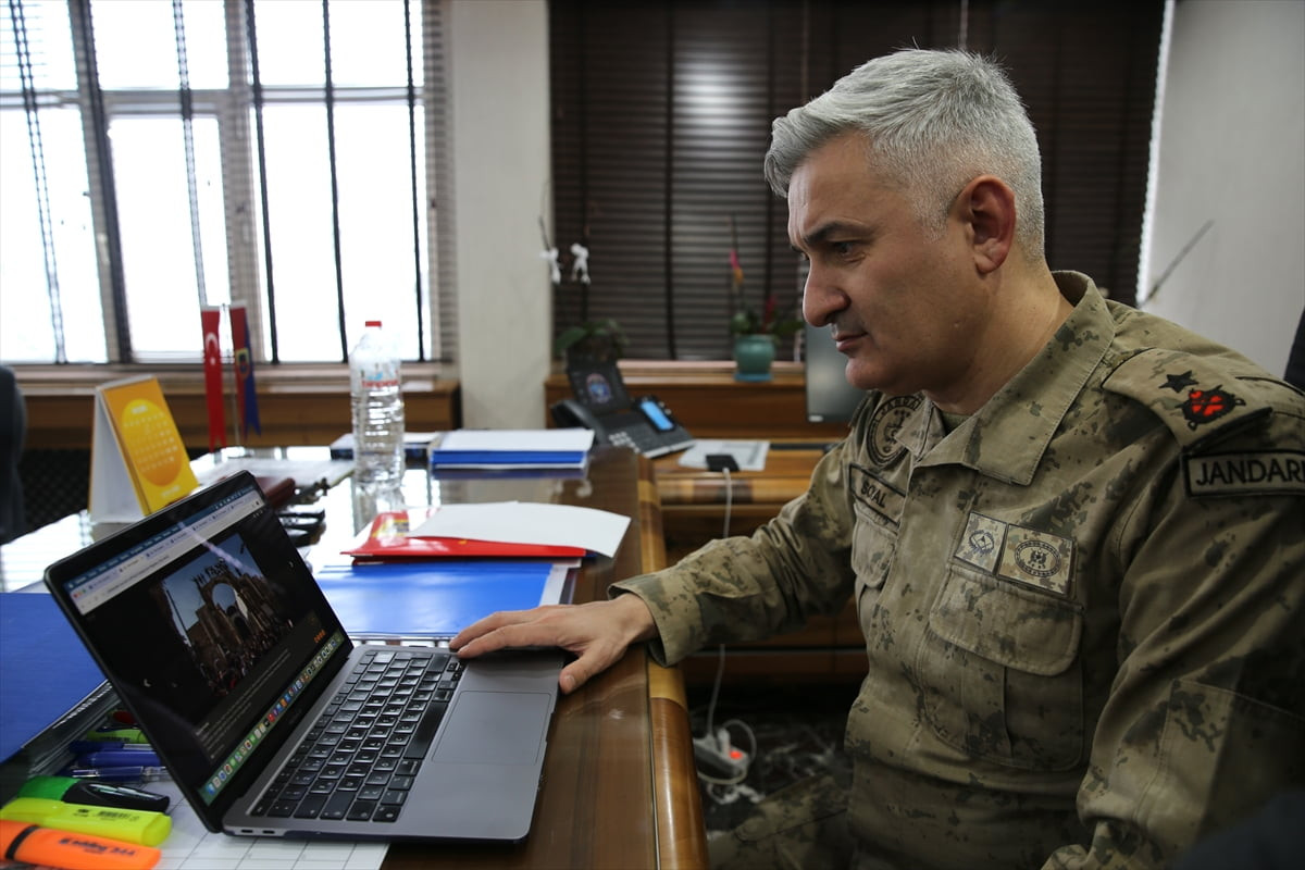 Bitlis İl Jandarma Komutanı Tuğgeneral Barış Soyal, Anadolu Ajansının (AA) gözünden 2025'e damga...