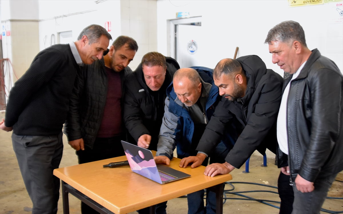 Bitlis İl Özel İdaresi karla mücadele ekipleri, Anadolu Ajansının (AA) gözünden 2025'e damga vuran...