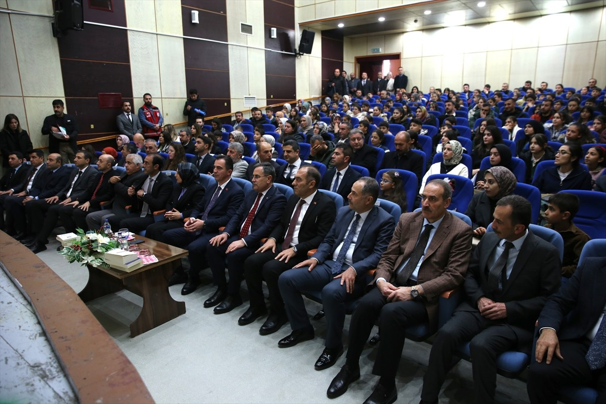 Bitlis Valiliği himayesinde, Kültür ve Turizm, Aile ve Sosyal Hizmetler ile Milli Eğitim...