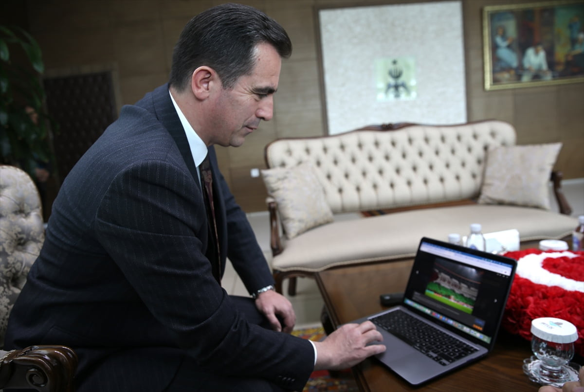 Bitlis Valisi Ahmet Karakaya, Anadolu Ajansının (AA) gözünden 2025'e damga vuran olaylara ait...