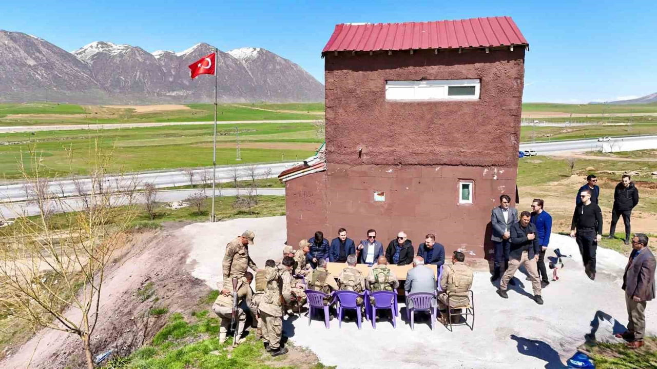 BİTLİS VALİSİ AHMET KARAKAYA, KENTİN HUZUR VE GÜVENLİĞİ İÇİN GECE GÜNDÜZ DEMEDEN GÖREV YAPAN...