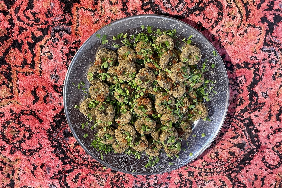 Bitlis'in coğrafi işaret tescilli yemeklerinden ciğer taplaması, asırlardır yöre halkının...