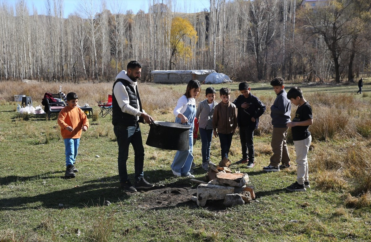 Bitlis'in Hizan ilçesinde kadın güzellik salonu işleten 28 yaşındaki Atlas Öretmen...