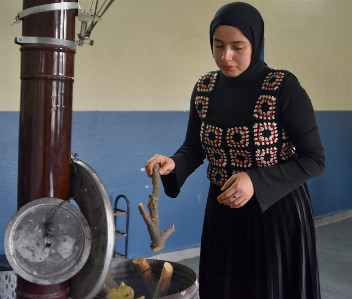 Bitlis'te Bayramalan köyündeki ilkokulda görev yapan Aydınlı sınıf öğretmeni Şeyma Taş Çubuk...