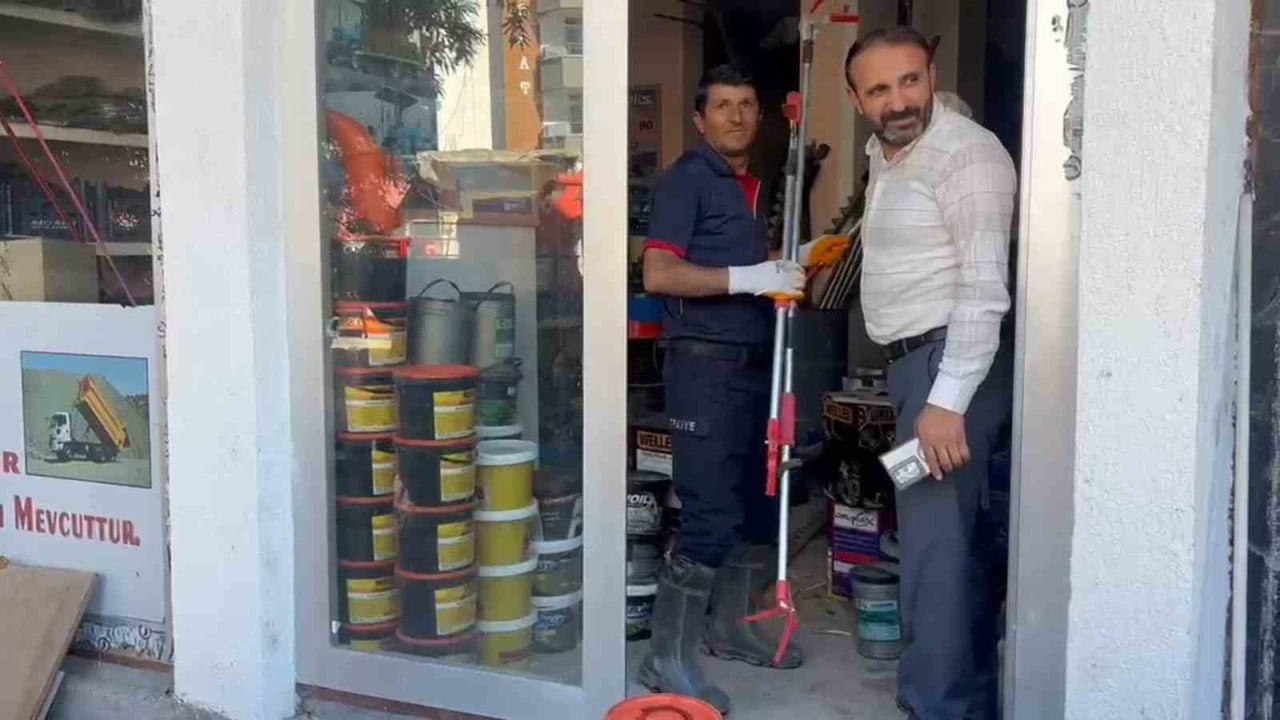 BİTLİS’İN ADİLCEVAZ İLÇESİNDE FAALİYET GÖSTEREN BİR TARIM MALZEMELERİ SATIŞ İŞLETMESİNE GİREN...