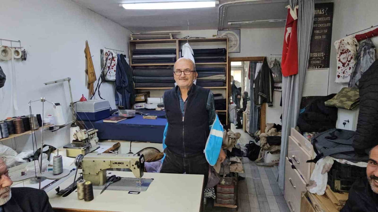 BİTLİS’İN ADİLCEVAZ İLÇESİNDE KÜÇÜK BİR DÜKKÂNDA YARIM ASRI AŞAN EMEĞİYLE MESLEĞİNİ SÜRDÜREN 65...