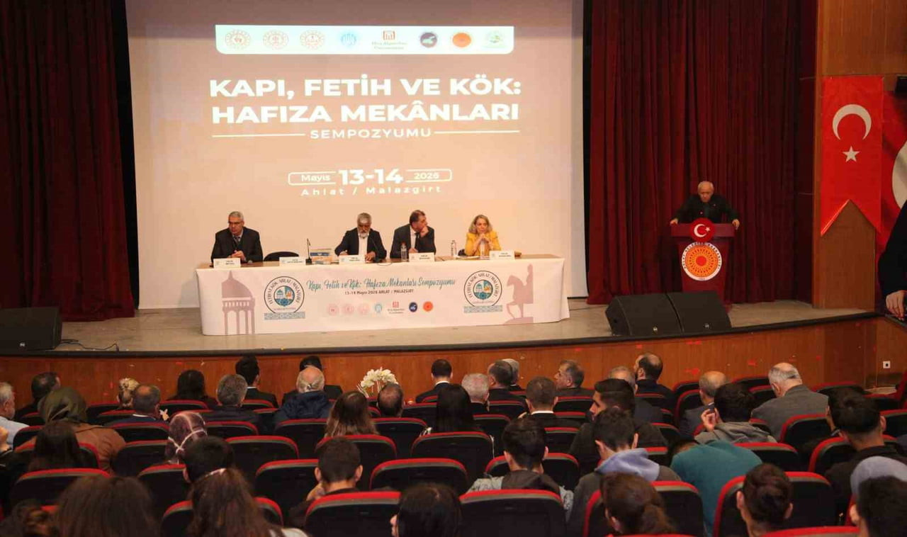 BİTLİS’İN AHLAT İLÇESİNDE “KAPI, FETİH VE KÖK: HAFIZA MEKANLARI" SEMPOZYUMU...