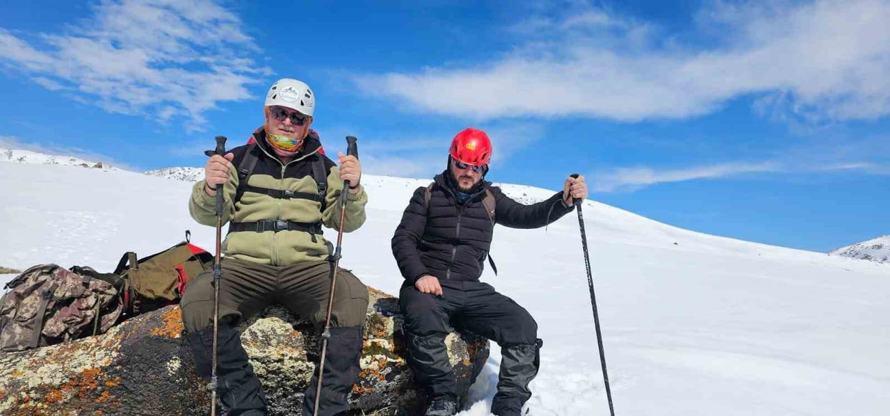 BİTLİS’İN SİMGELERİNDEN SÜPHAN DAĞI’NA HAFTA SONU DOĞASEVERLERİN YAPTIĞI YÜRÜYÜŞ VE KAHVE...