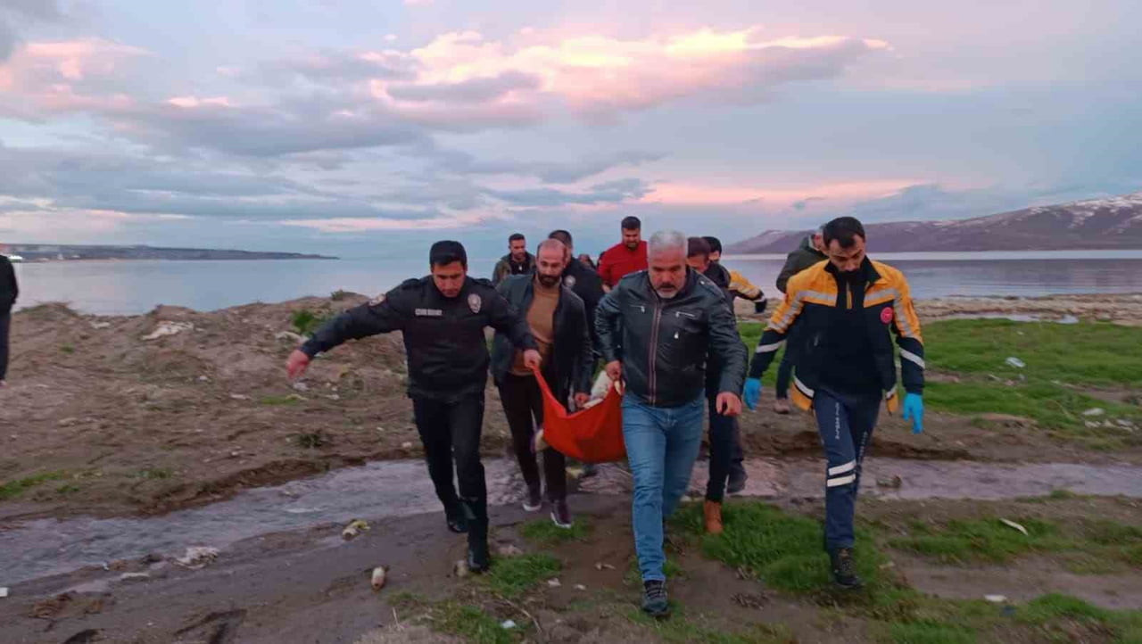 BİTLİS’İN TATVAN İLÇESİNDE AKŞAM SAATLERİNDE MEYDANA GELEN OLAYDA, AŞIRI ALKOLLÜ OLDUĞU...