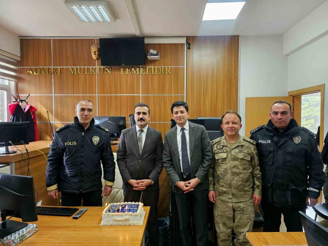 BİTLİS’İN TATVAN İLÇESİNDE POLİS HAFTASI KAPSAMINDA, DURUŞMA GÜVENLİĞİNİ SAĞLAYAN POLİS...