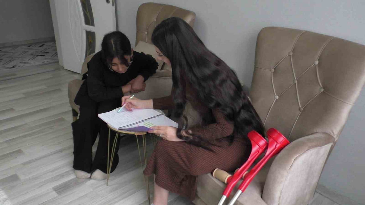 BİTLİS’İN TATVAN İLÇESİNDE YAŞAYAN 20 YAŞINDAKİ ŞEVİN BALAKAN, ZORLU YAŞAM MÜCADELESİYLE DİKKAT...