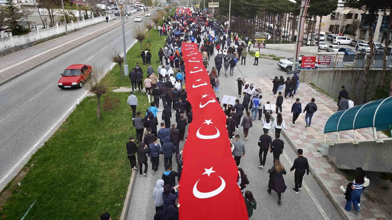 BİTLİS’TE 19 MAYIS ATATÜRK’Ü ANMA, GENÇLİK VE SPOR BAYRAMI RENKLİ GÖRÜNTÜLERLE...
