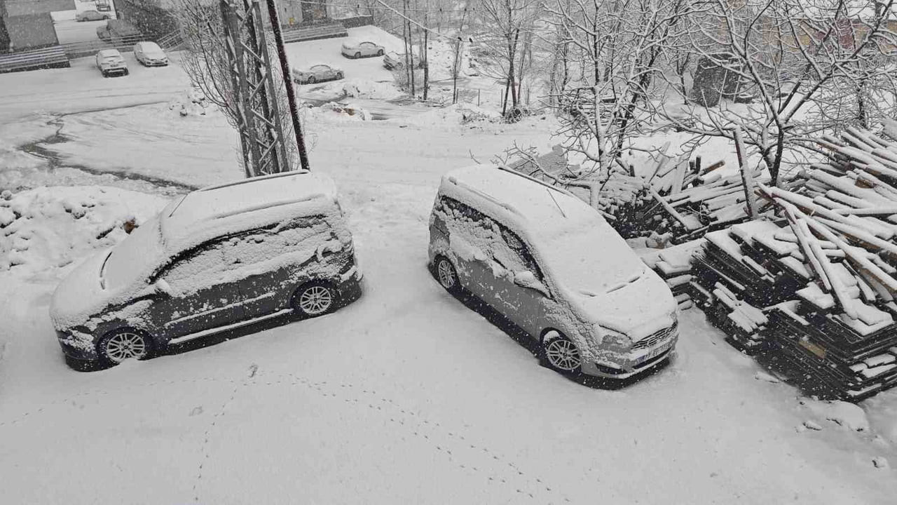 BİTLİS’TE BAHAR MEVSİMİNE GİRİLMESİNE RAĞMEN KIŞ ŞARTLARI ETKİSİNİ SÜRDÜRÜRKEN, KAR KALINLIĞI İSE...