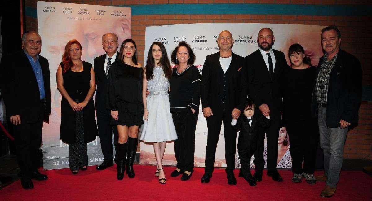 Bizi Hatırla Film Oyuncuları Kim